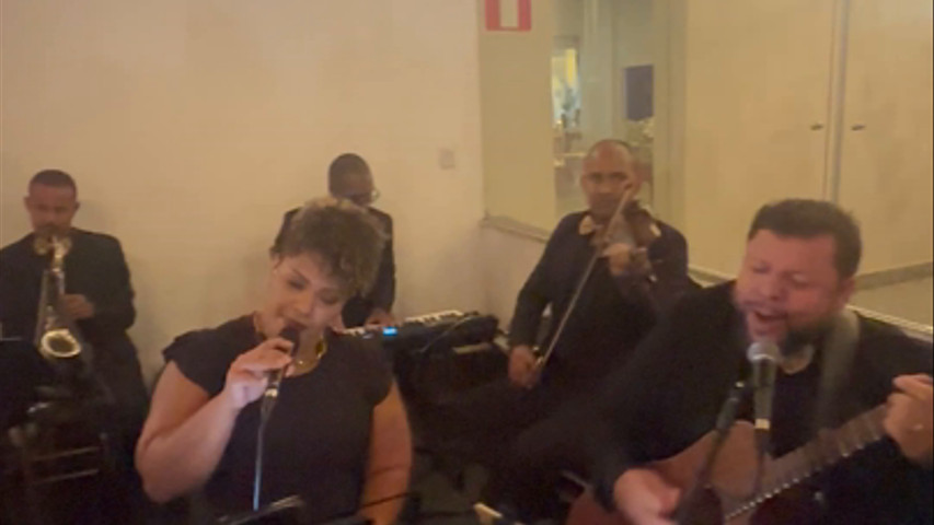Música ( Marry You ) 