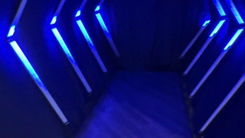 Túnel de LED com vídeos