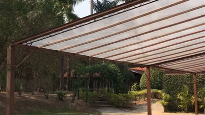 Tenda 20x15 para a lateral do espaço, sendo um plano B para sua cerimônia! 