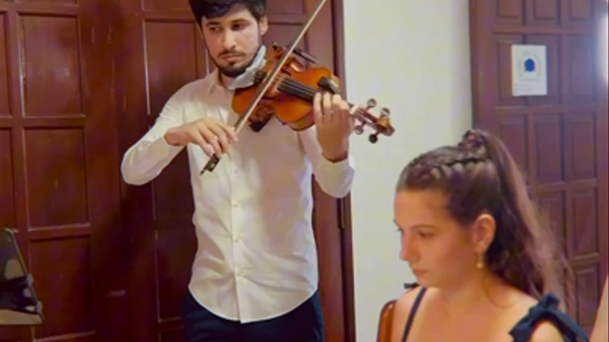 Violino, piano, sanfona e contrabaixo