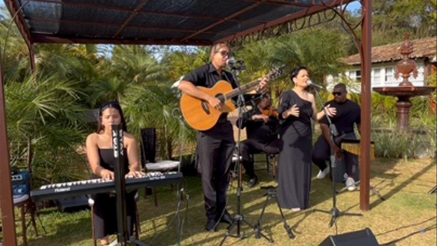 A formação ideal para levar emoção e suavidade para sua cerimônia. 