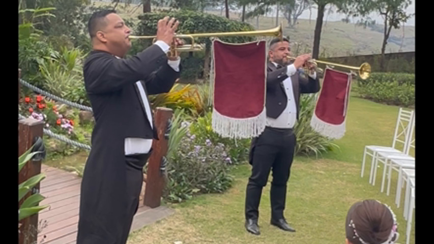  “No som da clarinada, no compasso do amor… hoje celebramos a noiva que transforma qualquer dia comum em poesia. 