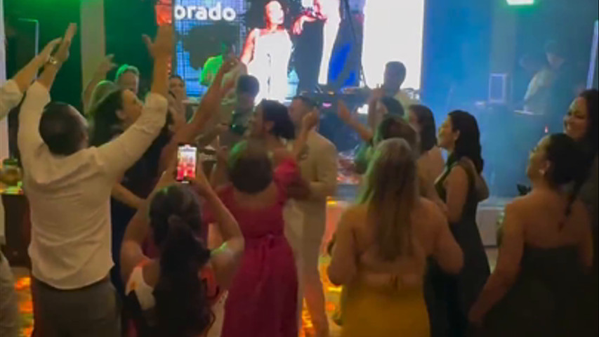 Casamento pé na areia Porto Seguro - casal de Brasília 