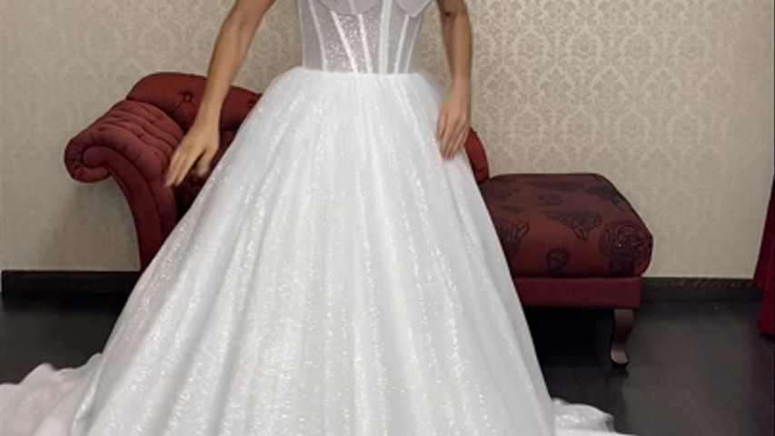 Vestido de Noiva com Brilho
