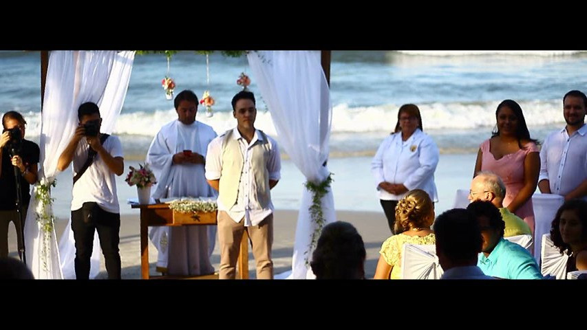 Cerimônia de casamento na praia das Toninhas 