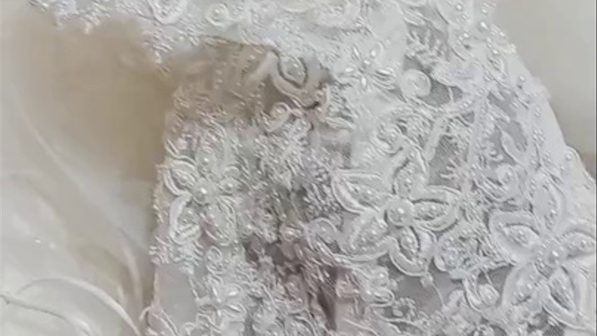 Detalhes de um vestido de noiva