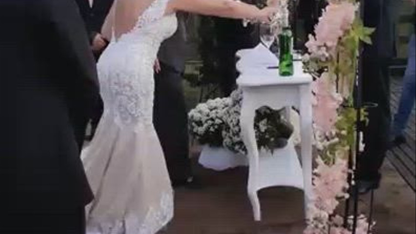Ari Santos Celebrante 