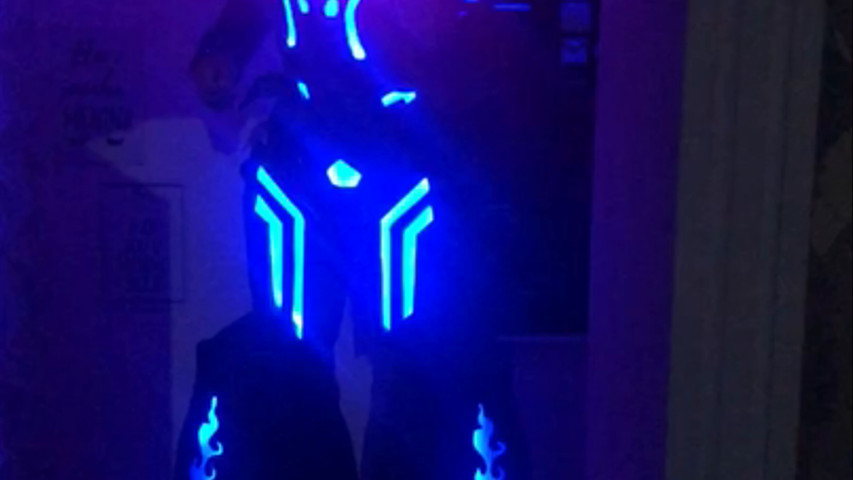 Robô de LED Trzaion