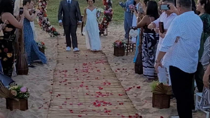 Casamento triplo na praia 