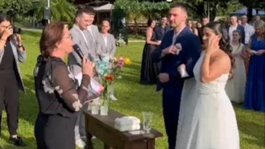 Celebrante Luh Larré 