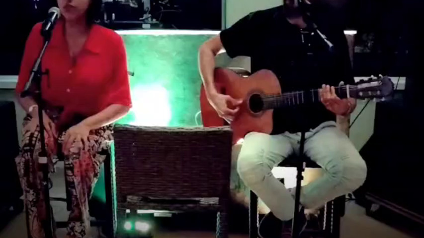 Iris e Santiago Duo