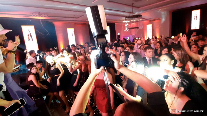 Festa de Debutante Beatriz e Sofia no Via Appia em Campinas/SP. 