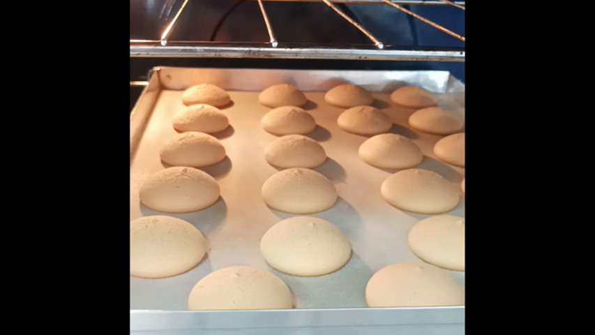 Preparo da Massa do bem casados pingados 