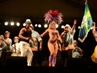 Tenha uma Escola de Samba em sua festa