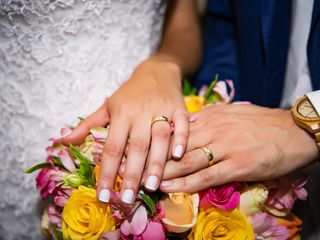 Saiba as principais diferenças entre aliança de noivado e de casamento