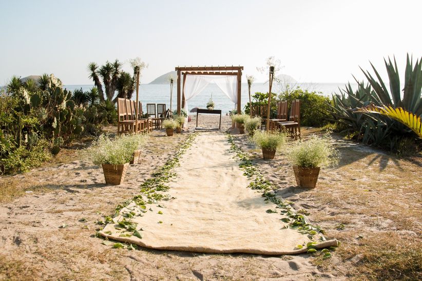 Casamento pé na areia: vem ver essas inspirações e dicas 5
