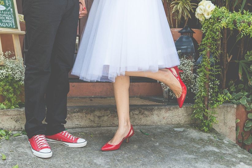 Sapato vermelho para noivas: cor marcante para caminhar até o altar
