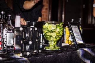 Extreme Show Bar -  Bartenders - 7