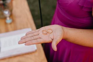 Angela Karla Ferreira - 24