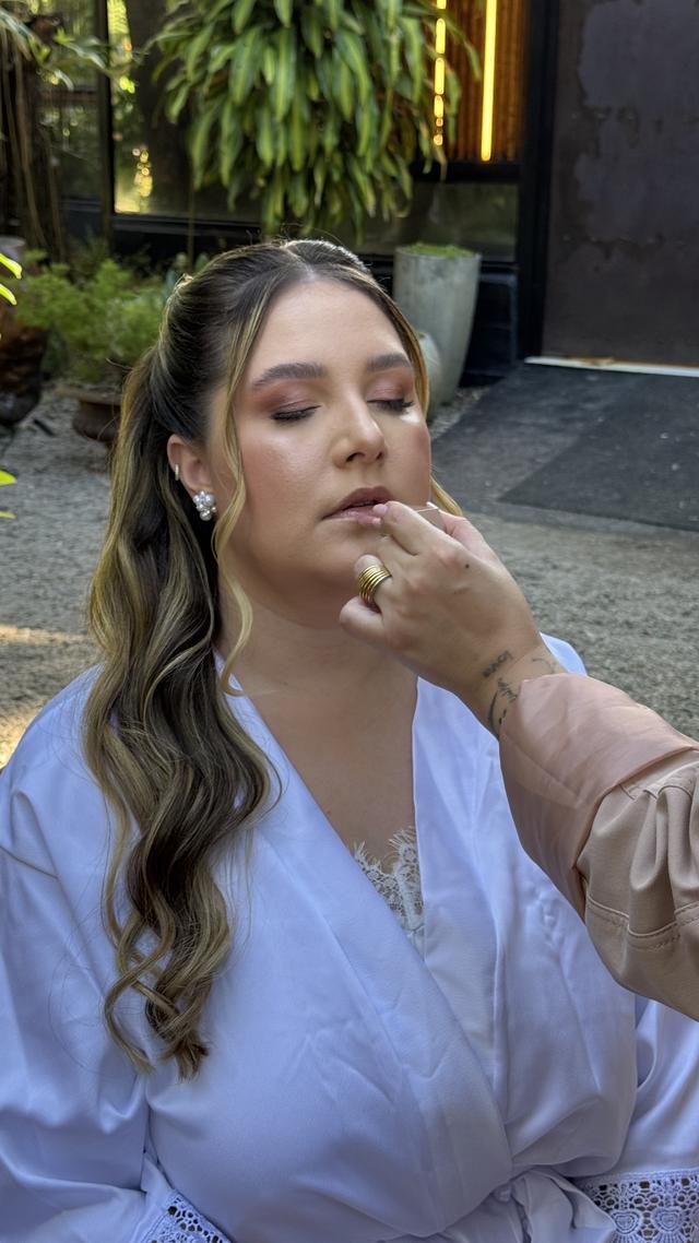 Tatiane Ribeiro Maquiagem e Penteado - 1