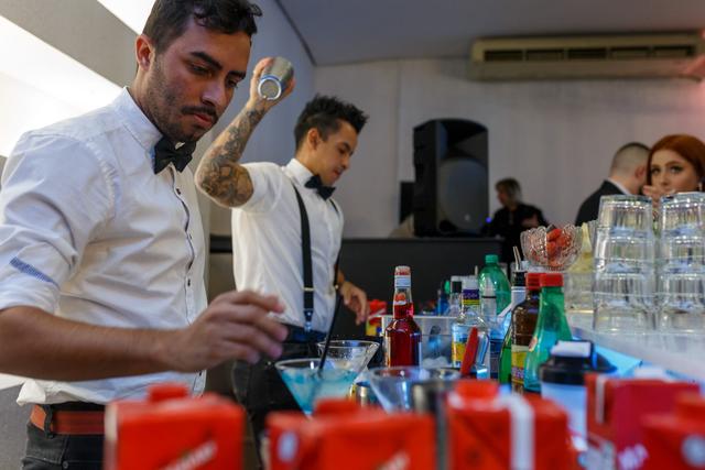 Absoluto Bartenders - 1