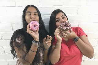 Home Dias Donuts - 13