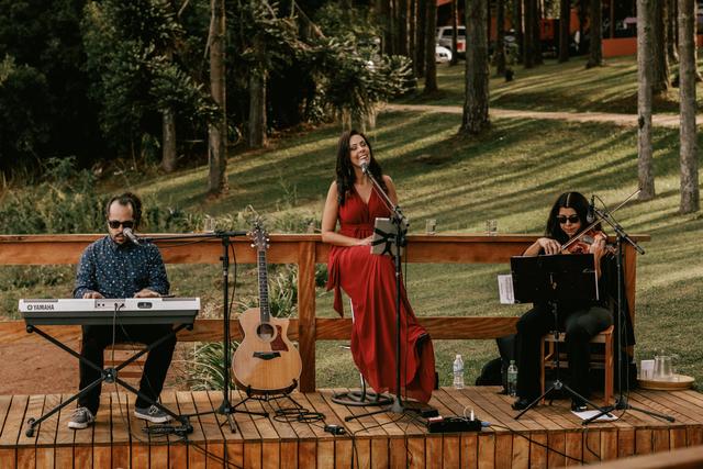 Monica Bezerra - Voz e Violão - 1