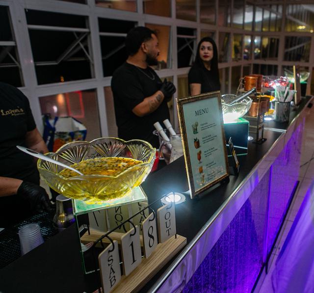 Layons Barman - 1