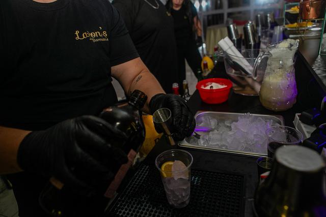 Layons Barman - 3