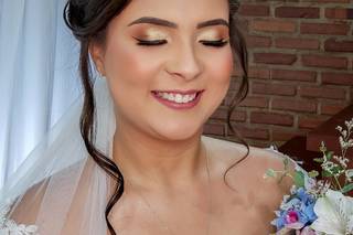 Carolina Fernandes Maquiagem e Penteado - 24