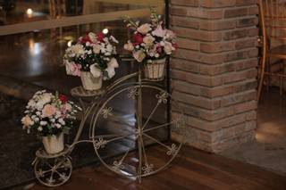 Arco Iris Flores Festas e Decorações - 10