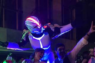 Roboone – Robozão de Led - 8
