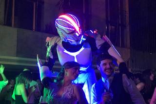 Roboone – Robozão de Led - 10