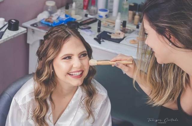 Dayane da Silva - Maquiagem e Penteado - 3