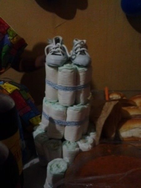 Como fazer um bolo de fraldas para chá de bebê!!! 1