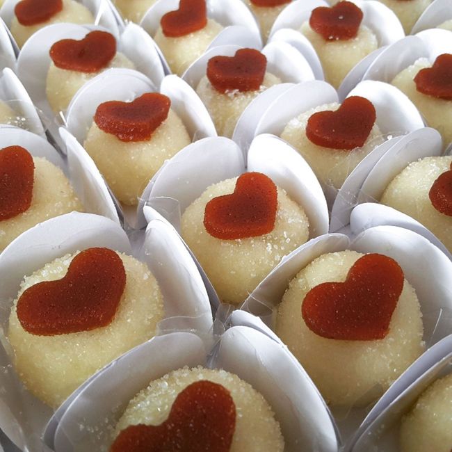 Docinhos para compor a mesa do bolo.  #VemVer 2