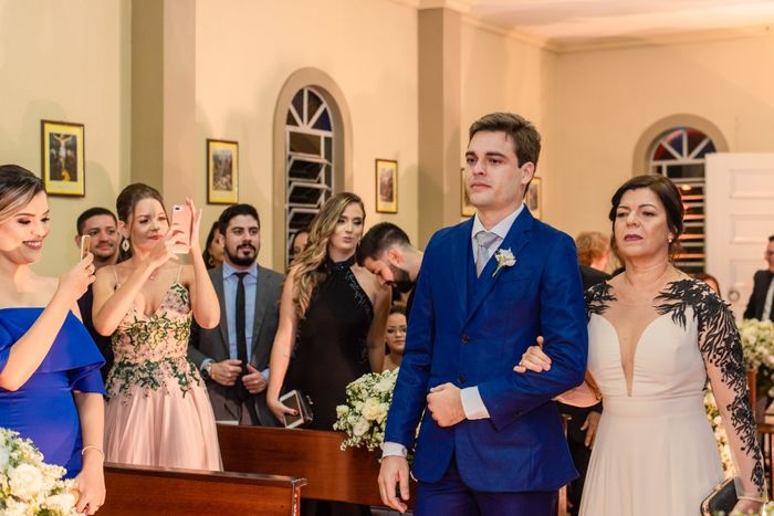 o noivo pouco chorão já entrou chorando kkkkkk
