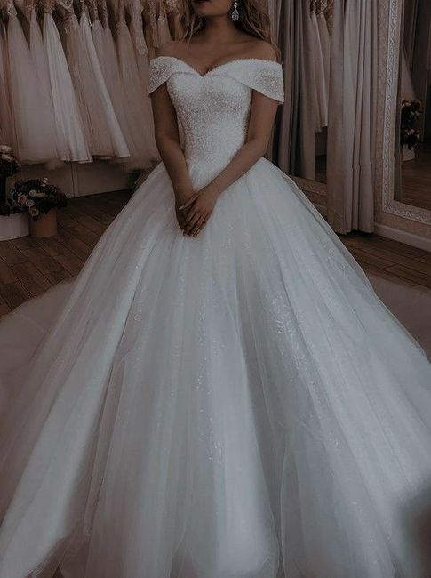 Se a gente fosse te dar de presente o vestido de noiva, qual você escolheria? 👗🤩 - 1