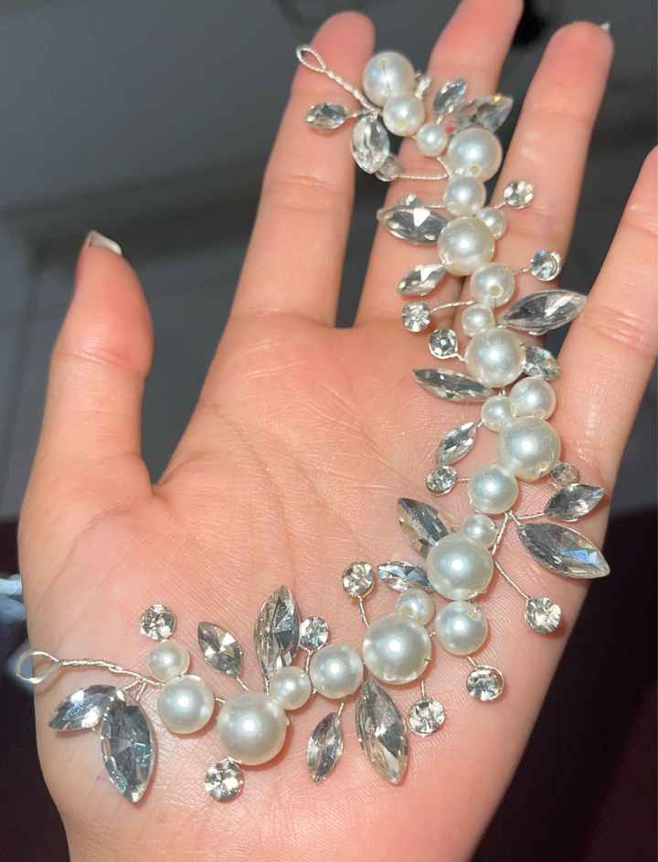 Coroas, grinalda e brincos pro grande dia. Me ajude a escolher  (21 dias pro casamento) - 1