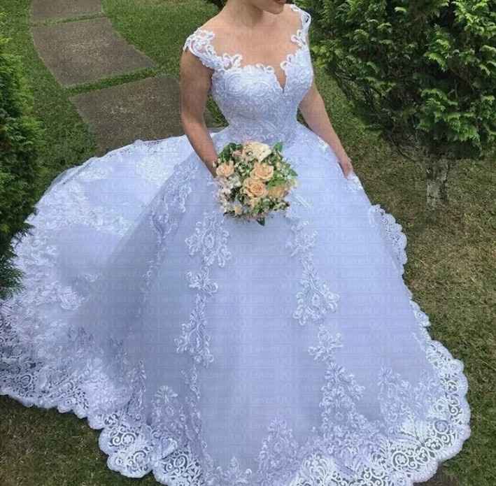 Dúvida entre os vestidos - 1
