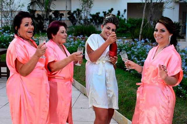 Estourando champagne!