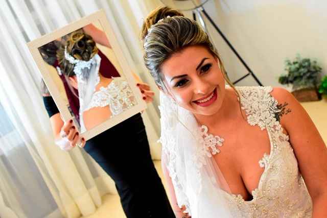 Penteado, coque alto... 