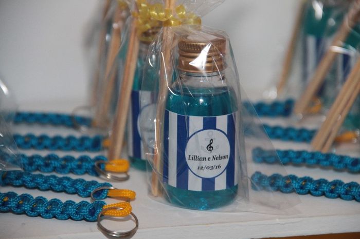 o aromatizador e chaveiro feito com nó para os convidados