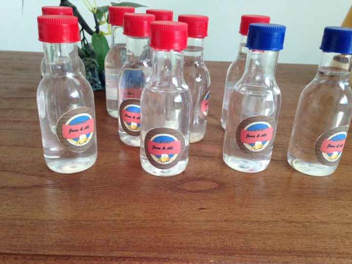 Garrafinhas de cachaça (lembrancinhas)