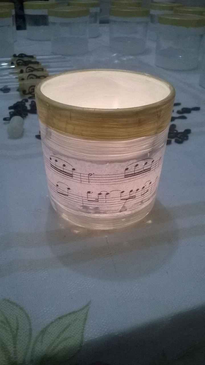 Porta-Velas com a vela acessa dentro!