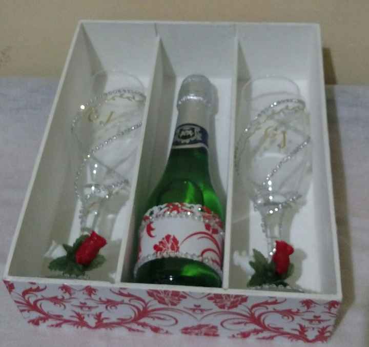 caixa com chandon e taças