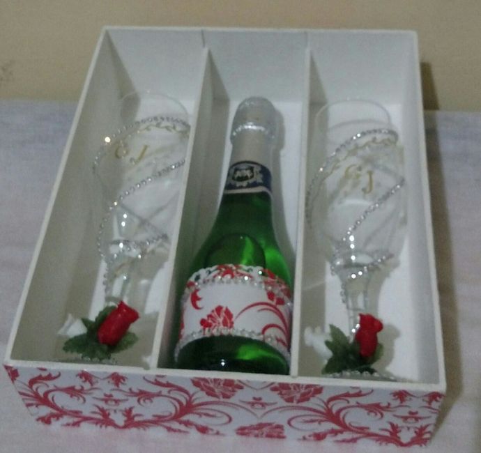 caixa com chandon e taças