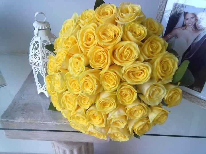 buque amarelo