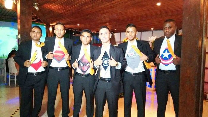 Os padrinhos e o noivo super heróis haha