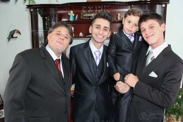 Os meninos se arrumando